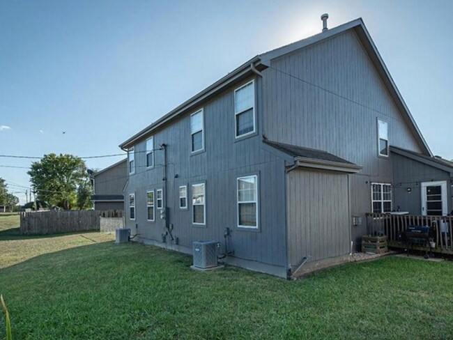 Photo - 3 bedroom 3 bath in Shawnee Heights