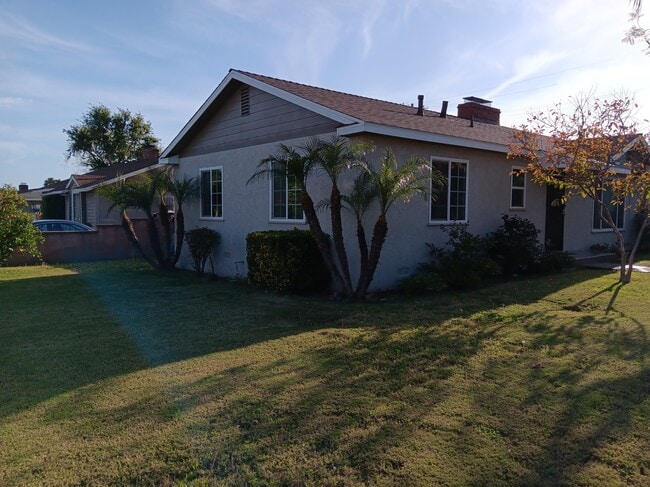 Photo - 707 W 4th St