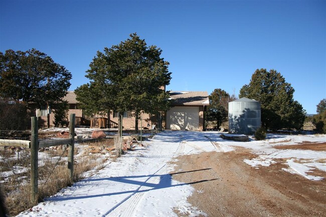 4 Bedroom, 2 Bathroom Home in Edgewood, NM. - 4 Bedroom, 2 Bathroom Home in Edgewood, NM.