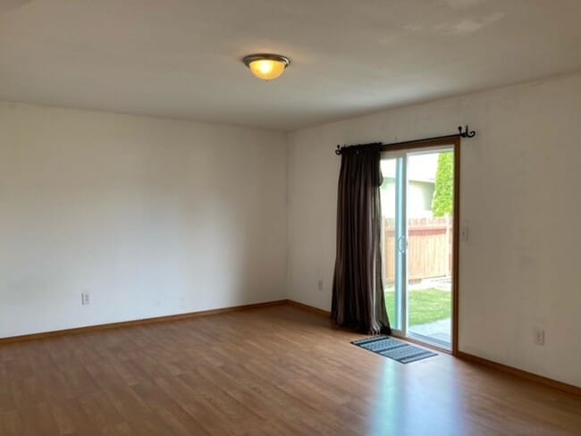 Photo - Spacious Split-Level Living in the Heart of Marysville – 4 Bedrooms + Bonus Room!