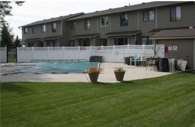 Community Pool - 3420 Granger Ave S Unit #14