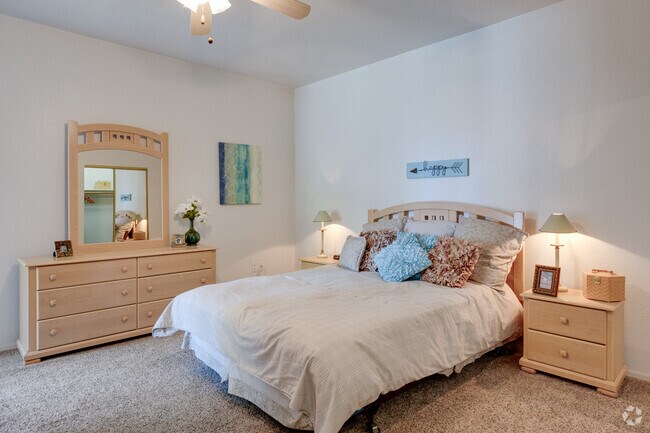 1BR, 1BA - 817SF