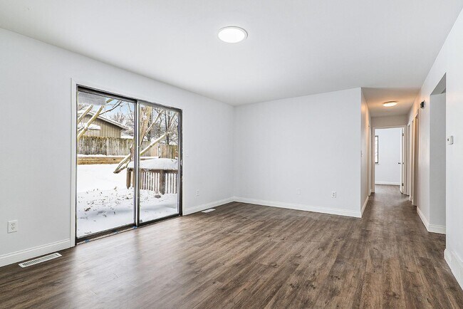 Photo - 2243 Saginaw Rd SE