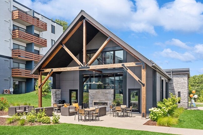 Building Photo - Elevate on Parkway