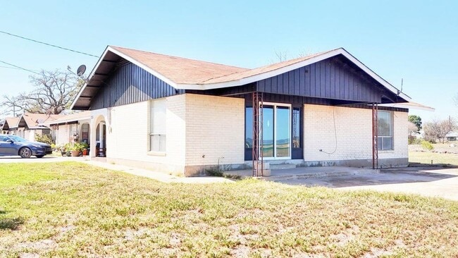 Photo - 126 Lake Breeze Dr