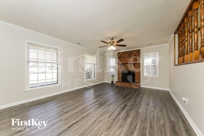 Photo - 2016 Claxton Dr SW