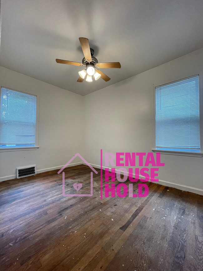 Photo - 20060 Hickory St