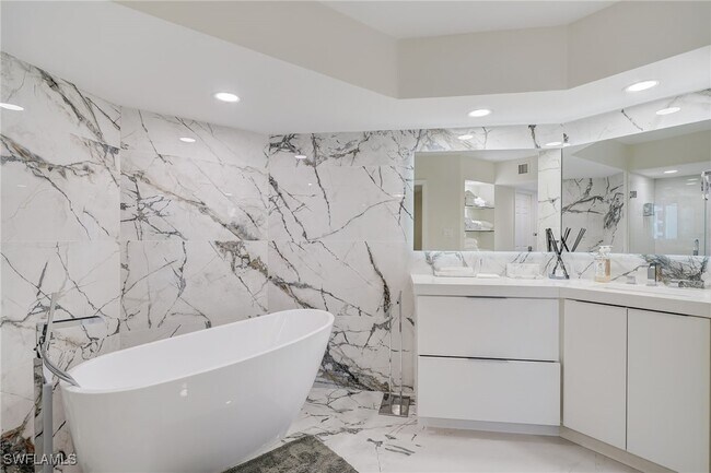 Building Photo - 4251 Gulf Shore Blvd N Unit 20D