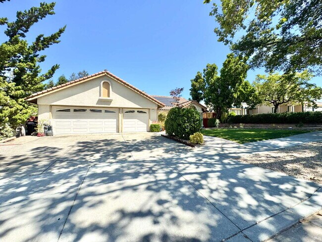 Photo - Bright 4 Bedroom San Jose Home With Tall Ceilings
