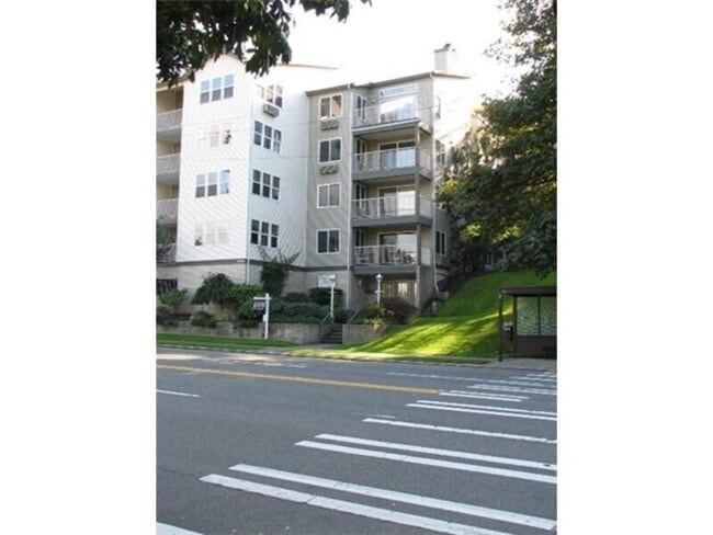 Building Photo - 965 W Nickerson St Unit 41
