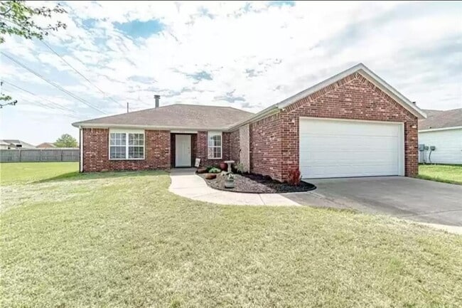 Photo - 805 SW Sandrock Rd