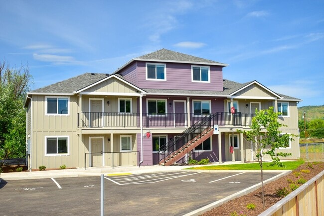 Building Photo - 1979 Sky Park Dr Unit 1979 Sky Park Dr #6