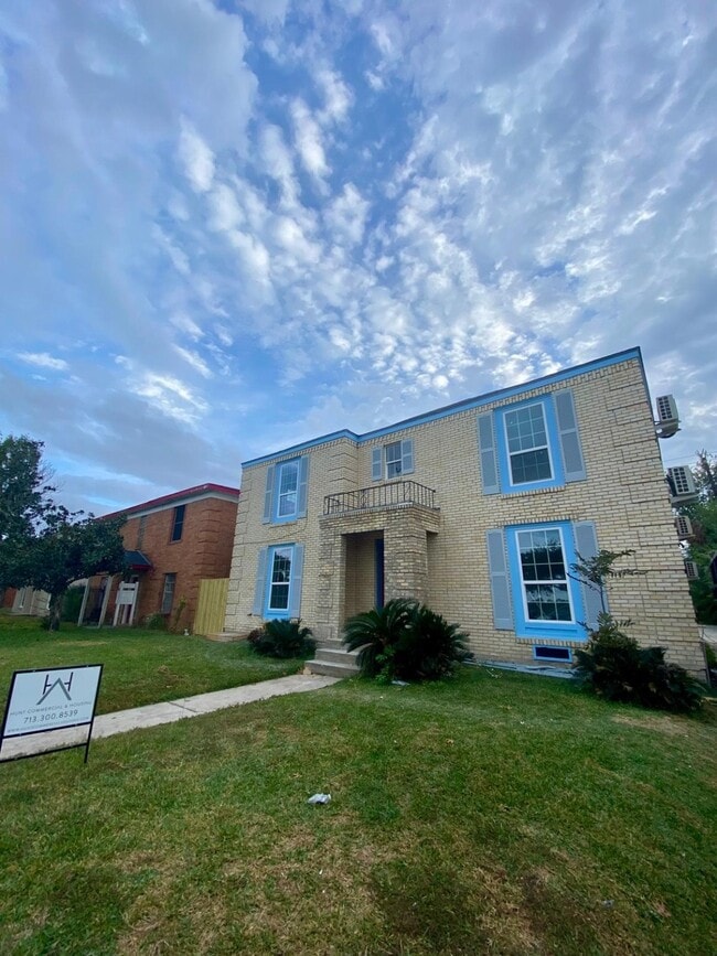 Photo - 6620 Lawndale St Unit 2