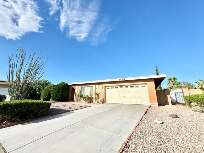 4BR/2BA/2CG, 2,001 sq.ft. rental in Sierra... - 4BR/2BA/2CG, 2,001 sq.ft. rental in Sierra...