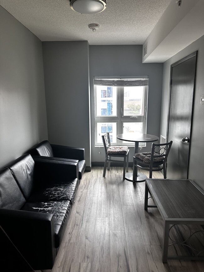 Photo - 258A-258A Sunview St