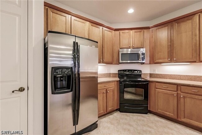 Photo - 1375 Artesia Dr E