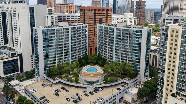 Photo - 950 W Peachtree St NW Unidad 1413
