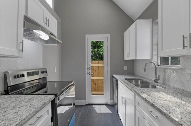 Photo - 1448 Weiler Blvd