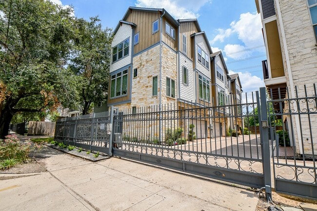Photo - 818 Yale St