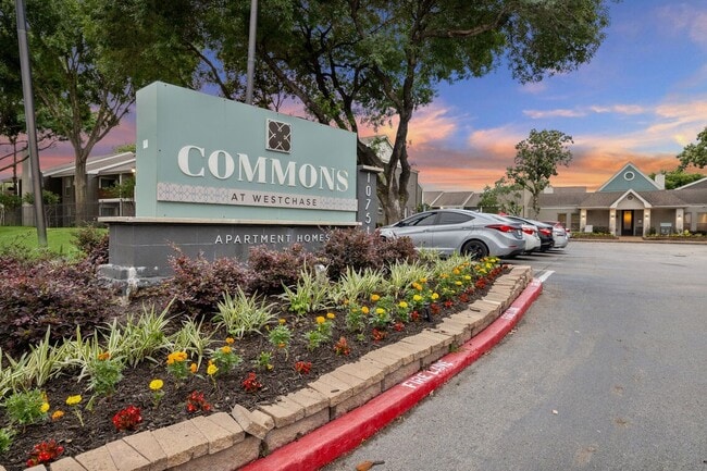 Building Photo - 10751 Meadowglen Ln Unit Kate