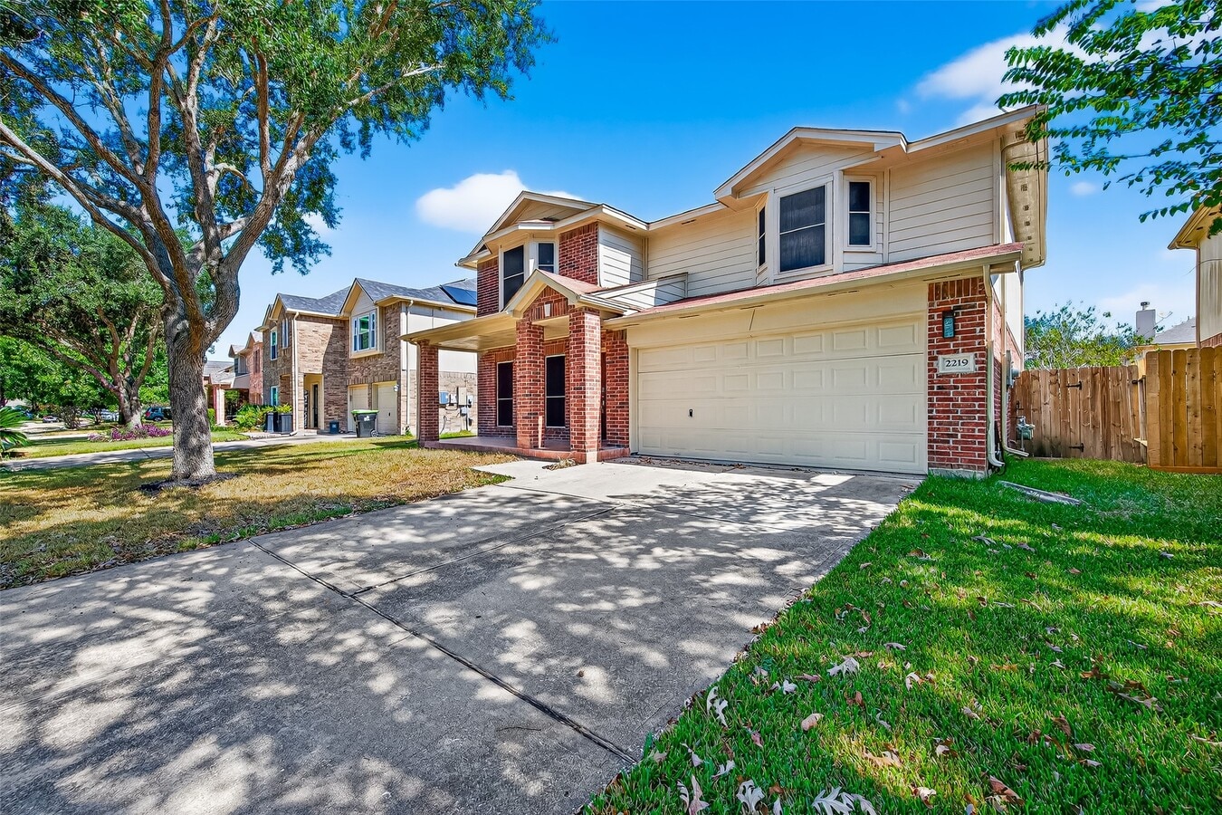 Photo - 2219 Mountshire Dr