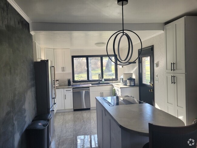 Building Photo - 186 McIntyre Rd Rental