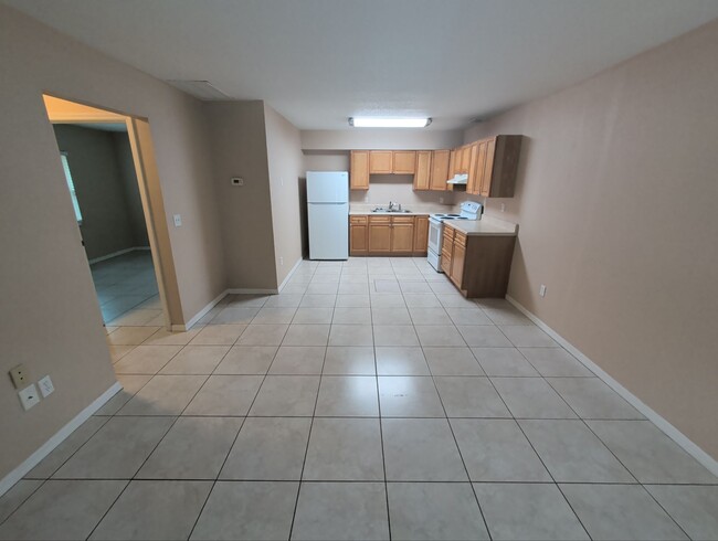 Building Photo - 2560 E Constance Ct Unit Apt 4