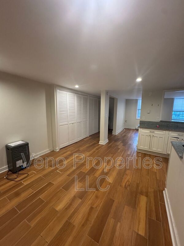 Photo - 402 Hamilton St