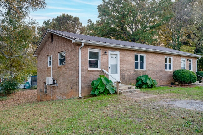 Photo - 1813 Younger Ave
