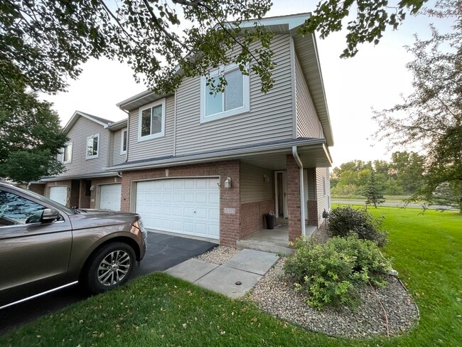 Entrance to the end unit - 15115 Cimarron Ct