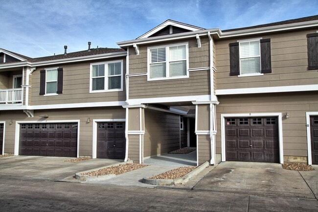 Building Photo - 17201 Lark Water Ln Unit Lark Water Lane #C