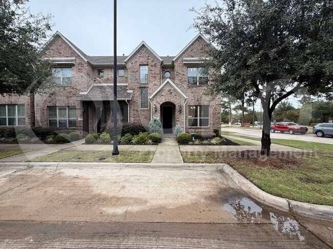 Building Photo - 2200 Zenith Ave