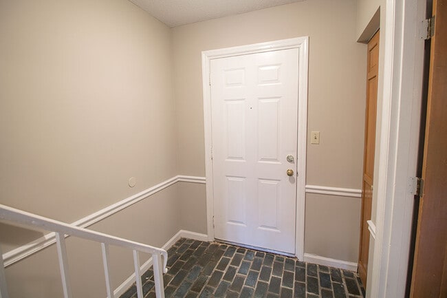 Photo - 1201 Old 63 S