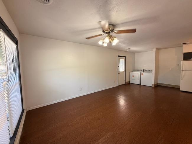 Photo - 215-217 E Adobe St