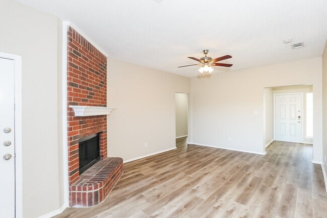 Photo - 1041 Glencrest Dr