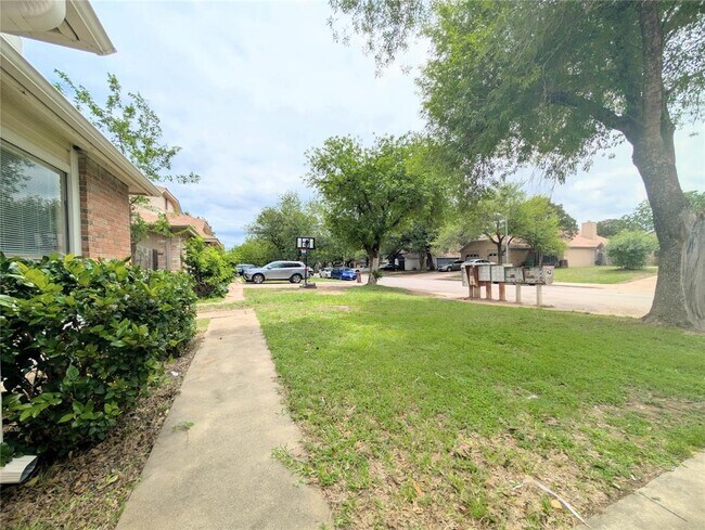 Photo - 2018 Redwing Way