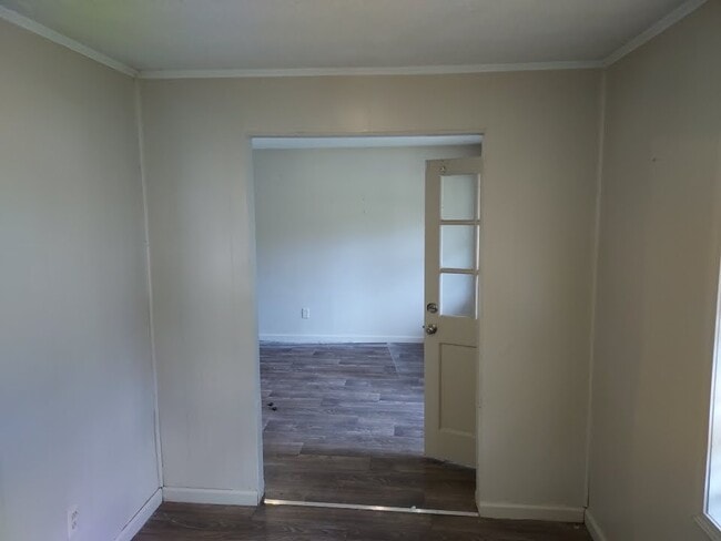 Photo - 59 Charmingdale Dr N