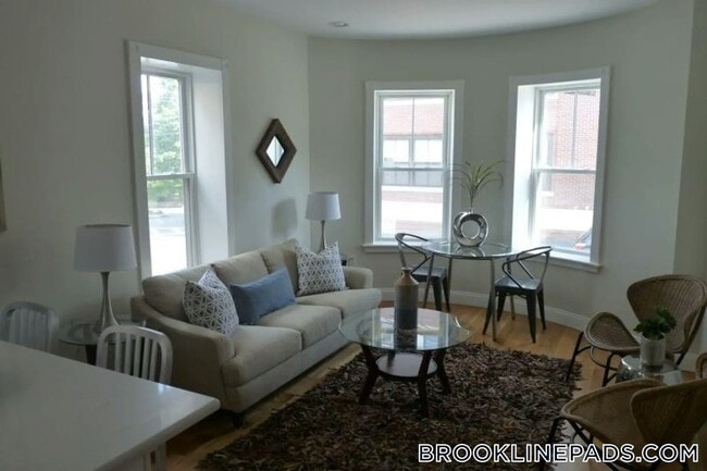 Building Photo - 54 Kent St Unit 2A
