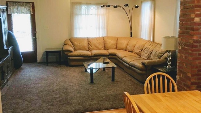 23 Maple Ave