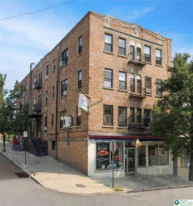 Building Photo - 397 W Allen St Unit 3