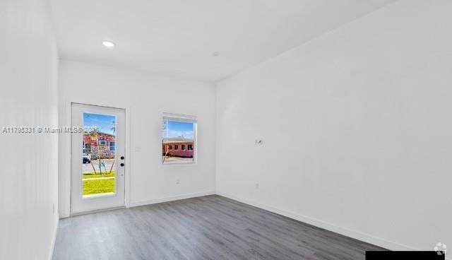 Building Photo - 511 SW 1st Ave Unit 2B Rental