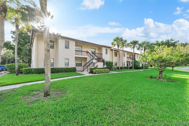 Building Photo - 21542 Juego Cir Unit 27h
