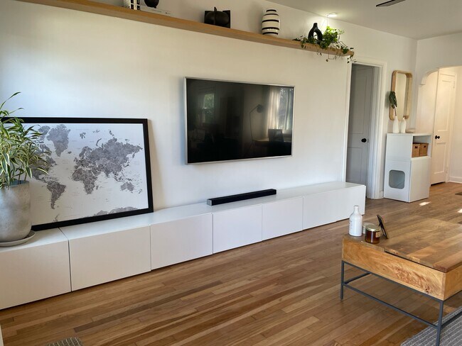 Photo - 1614 E 50th St