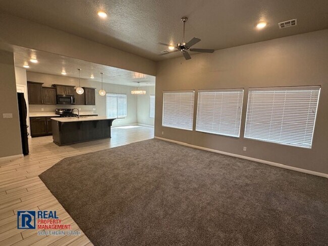 Photo - 4 Bedroom near Crimson Cliffs