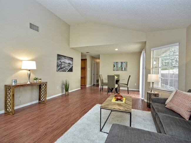 Photo - 11600 Argonne Forest Trail Unidad 11627B