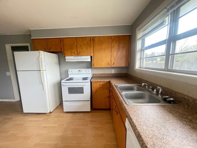 Building Photo - 4551 West Third Street Unit A4