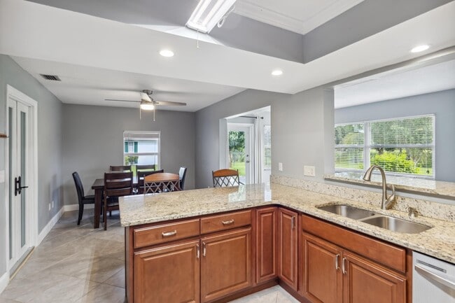 Photo - 1536 SE Sunshine Ave