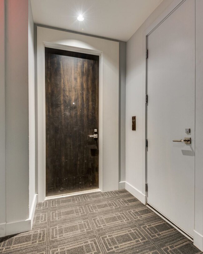 Photo - The Martin 2001- Strip/City/Mtn Views from...