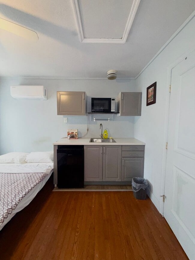 407 Shine Ave