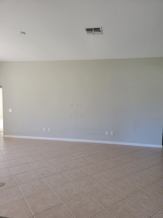 Photo - 4/2/2 in Fore Ranch